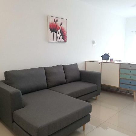 2 Carpark Gep 5 Star Hotel Bed & Sofa Studio Seri Kembangan Eksteriør billede