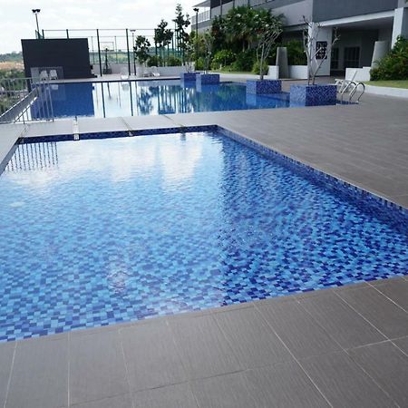 2 Carpark Gep 5 Star Hotel Bed & Sofa Studio Seri Kembangan Eksteriør billede