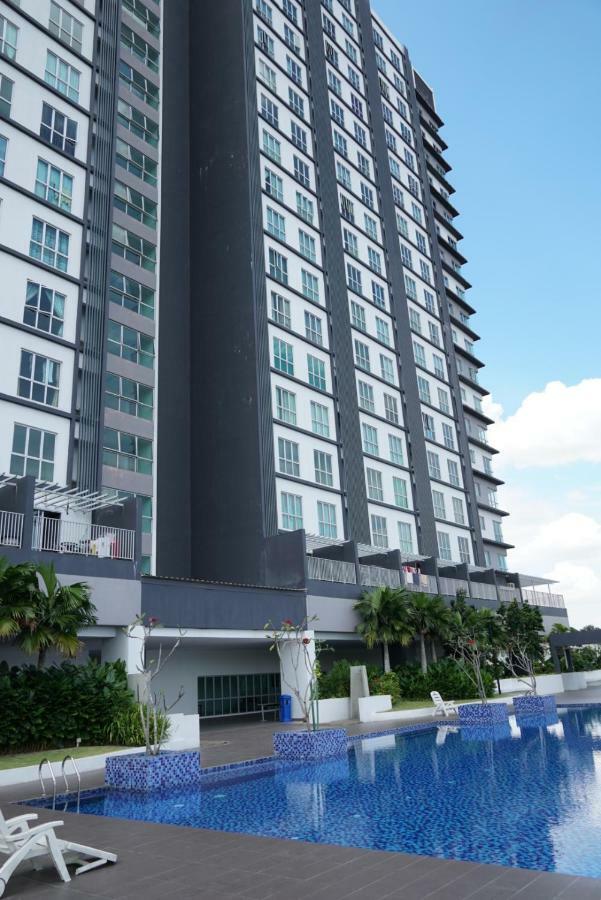 2 Carpark Gep 5 Star Hotel Bed & Sofa Studio Seri Kembangan Eksteriør billede