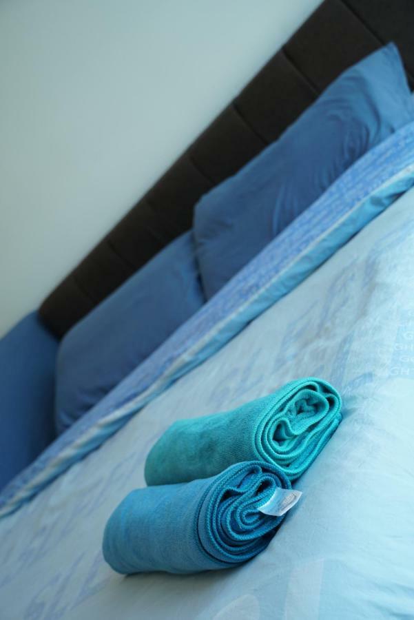 2 Carpark Gep 5 Star Hotel Bed & Sofa Studio Seri Kembangan Eksteriør billede
