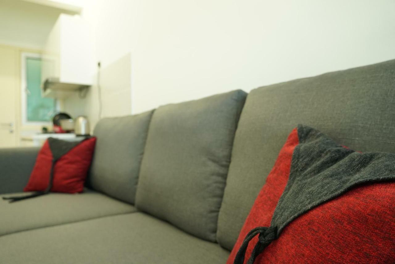 2 Carpark Gep 5 Star Hotel Bed & Sofa Studio Seri Kembangan Eksteriør billede
