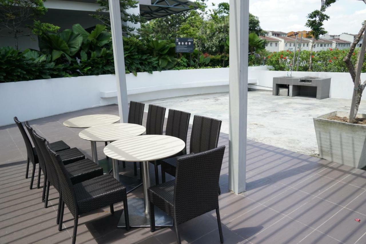 2 Carpark Gep 5 Star Hotel Bed & Sofa Studio Seri Kembangan Eksteriør billede