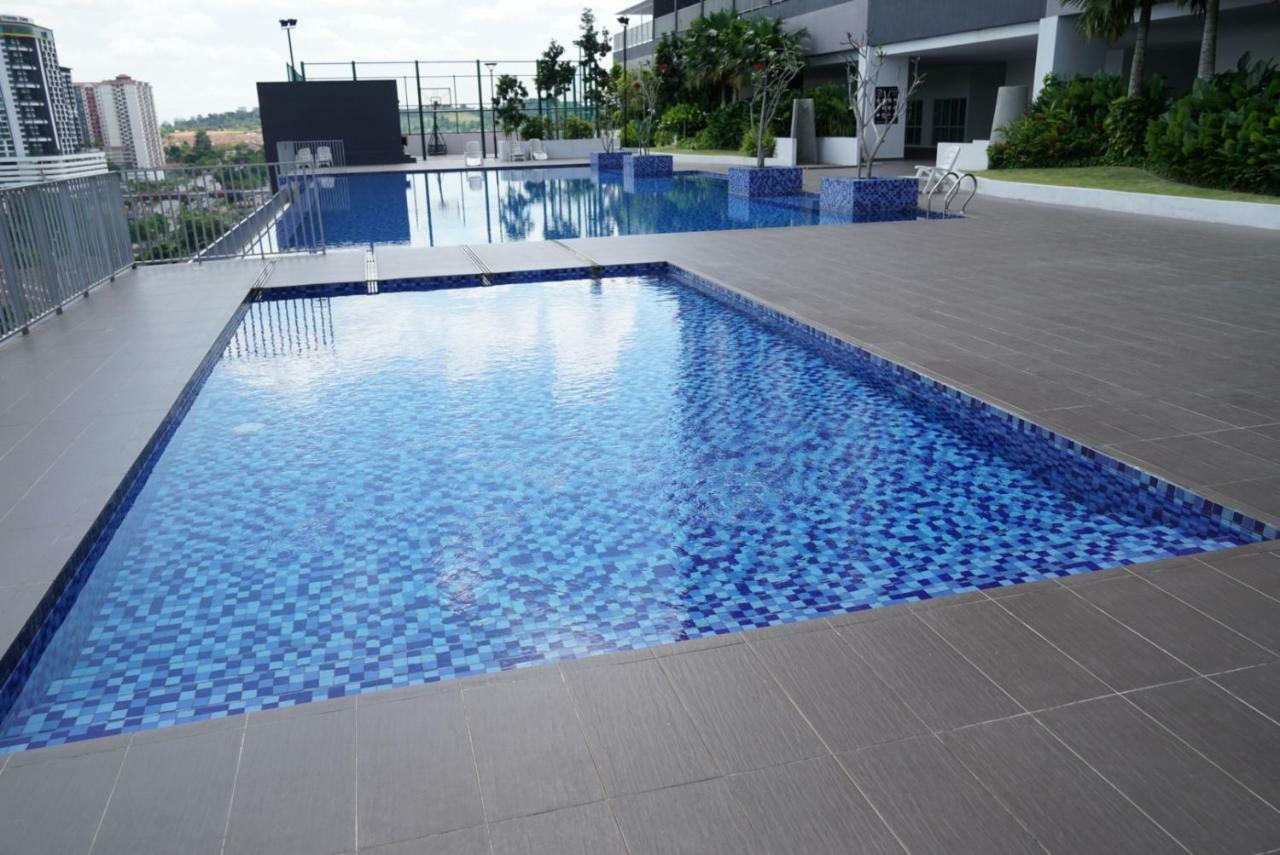 2 Carpark Gep 5 Star Hotel Bed & Sofa Studio Seri Kembangan Eksteriør billede